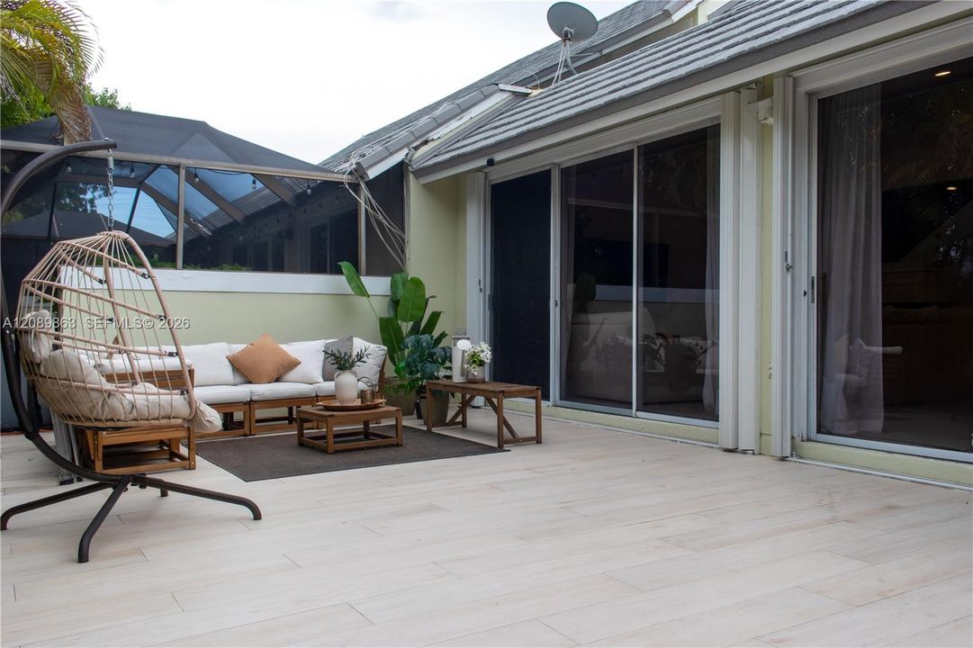 En Venta: $710,000 (3 camas, 3 baños, 2014 Pies cuadrados)
