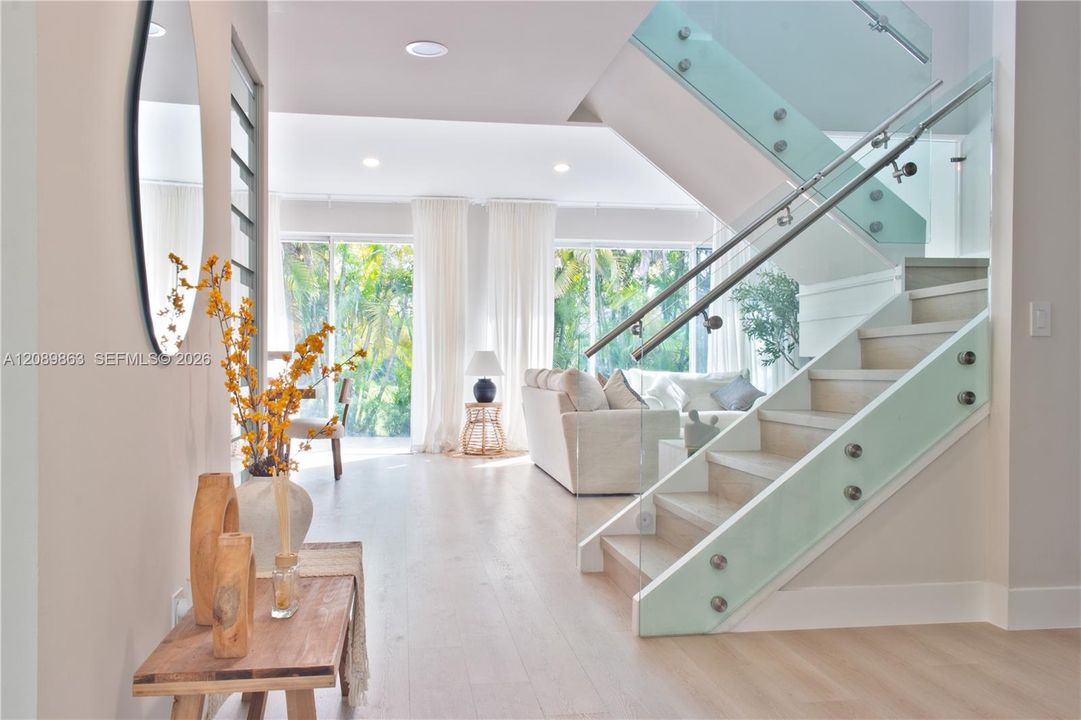 En Venta: $710,000 (3 camas, 3 baños, 2014 Pies cuadrados)