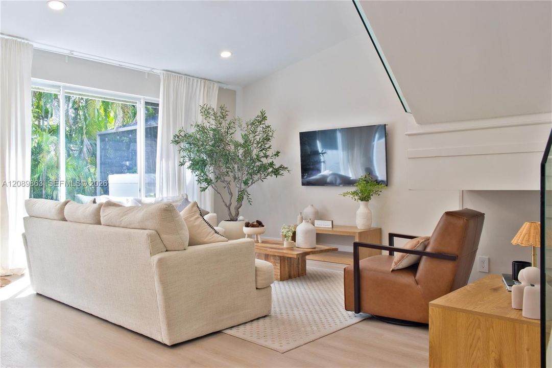 En Venta: $710,000 (3 camas, 3 baños, 2014 Pies cuadrados)