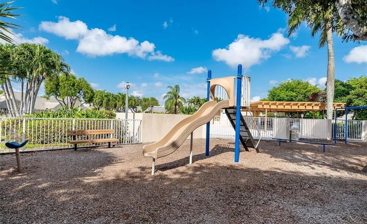 En Venta: $710,000 (3 camas, 3 baños, 2014 Pies cuadrados)