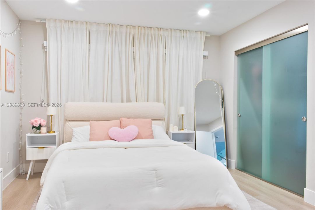 En Venta: $710,000 (3 camas, 3 baños, 2014 Pies cuadrados)