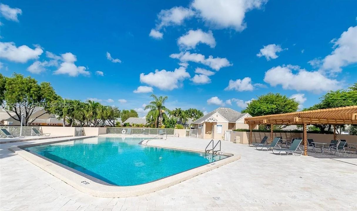 En Venta: $710,000 (3 camas, 3 baños, 2014 Pies cuadrados)