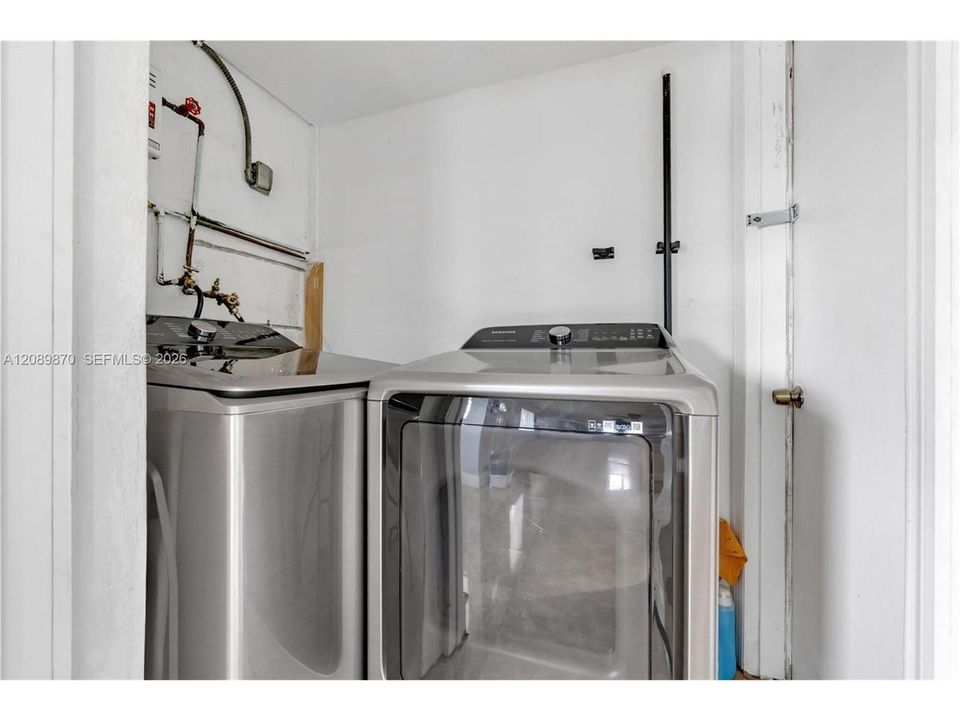 En Renta: $4,775 (3 camas, 2 baños, 1676 Pies cuadrados)