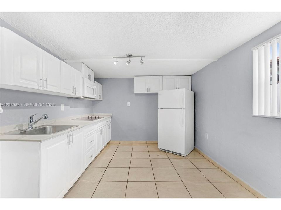 En Renta: $4,775 (3 camas, 2 baños, 1676 Pies cuadrados)