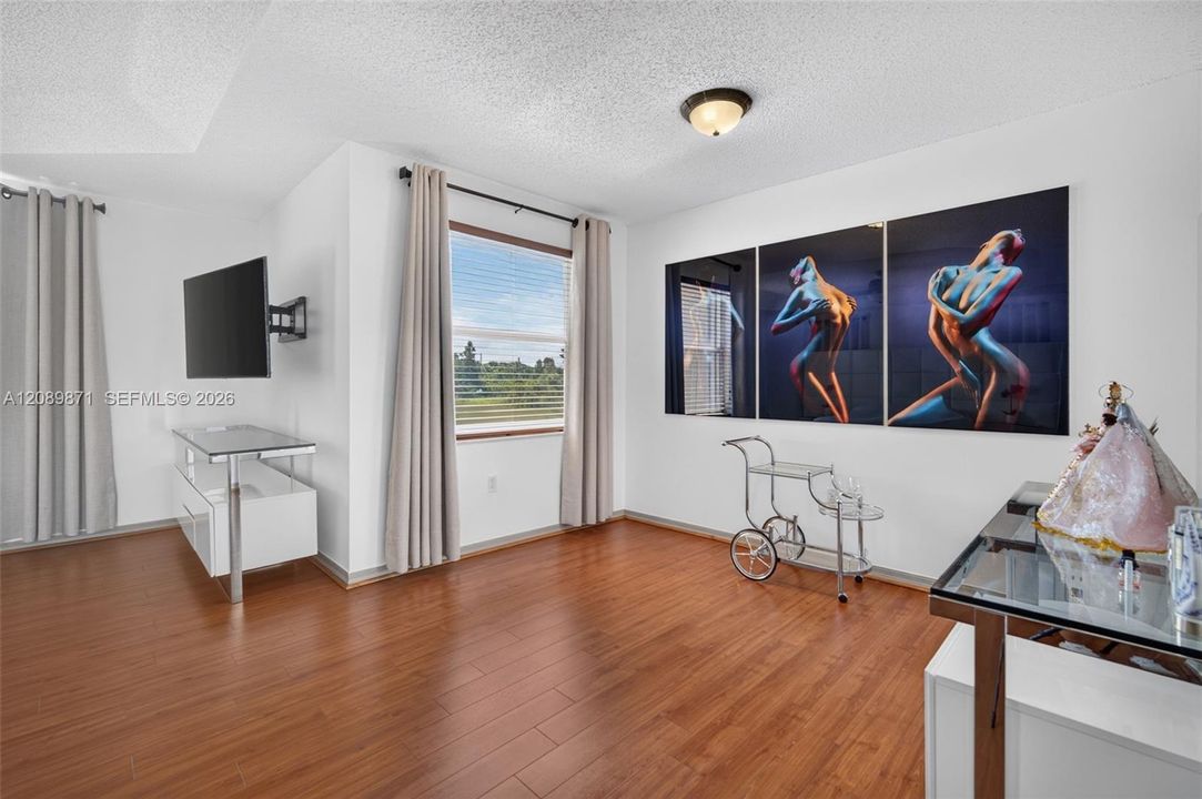For Sale: $950,000 (5 beds, 3 baths, 3033 Square Feet)