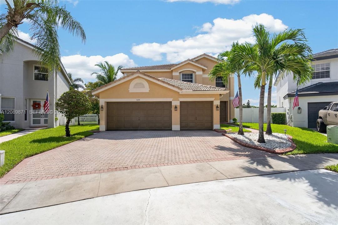 For Sale: $950,000 (5 beds, 3 baths, 3033 Square Feet)