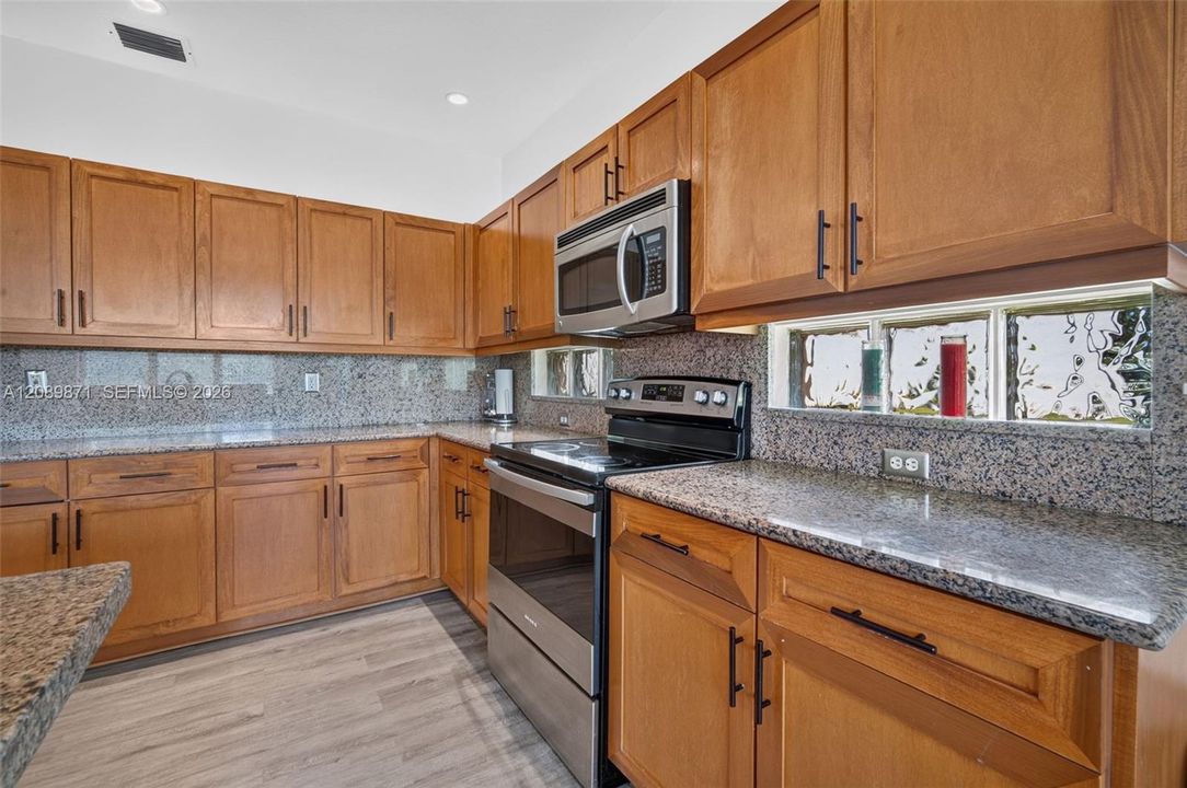 For Sale: $950,000 (5 beds, 3 baths, 3033 Square Feet)