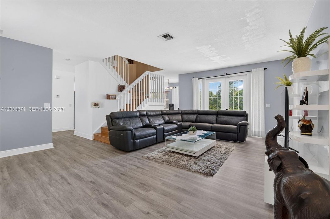 For Sale: $950,000 (5 beds, 3 baths, 3033 Square Feet)