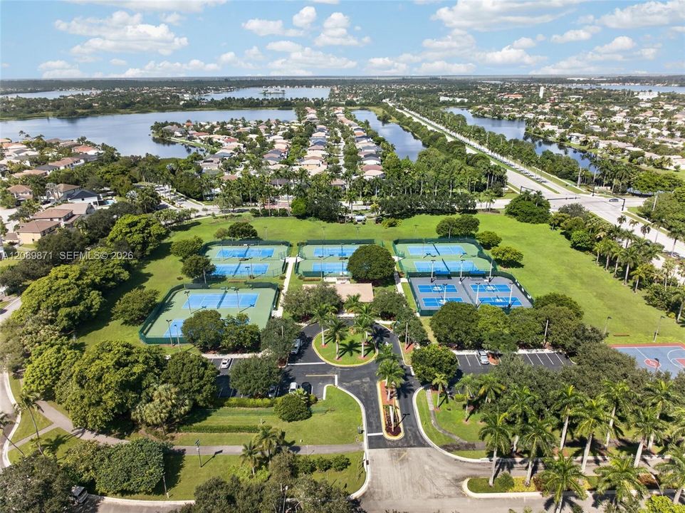 For Sale: $950,000 (5 beds, 3 baths, 3033 Square Feet)