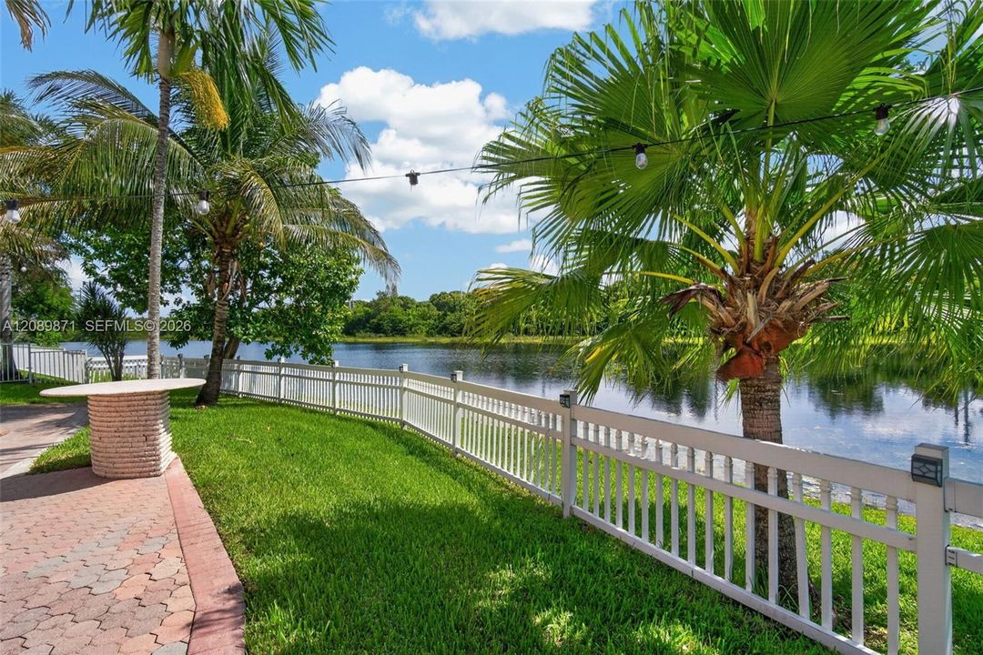 For Sale: $950,000 (5 beds, 3 baths, 3033 Square Feet)