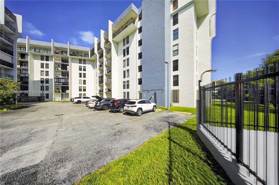 For Sale: $349,500 (3 beds, 2 baths, 1478 Square Feet)