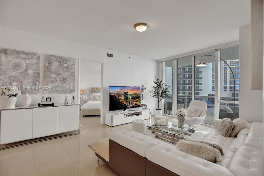 For Rent: $8,800 (3 beds, 3 baths, 1962 Square Feet)