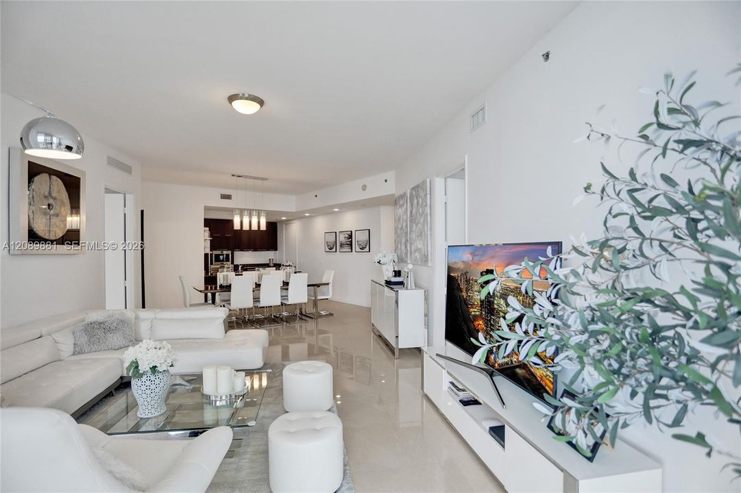 For Rent: $8,800 (3 beds, 3 baths, 1962 Square Feet)