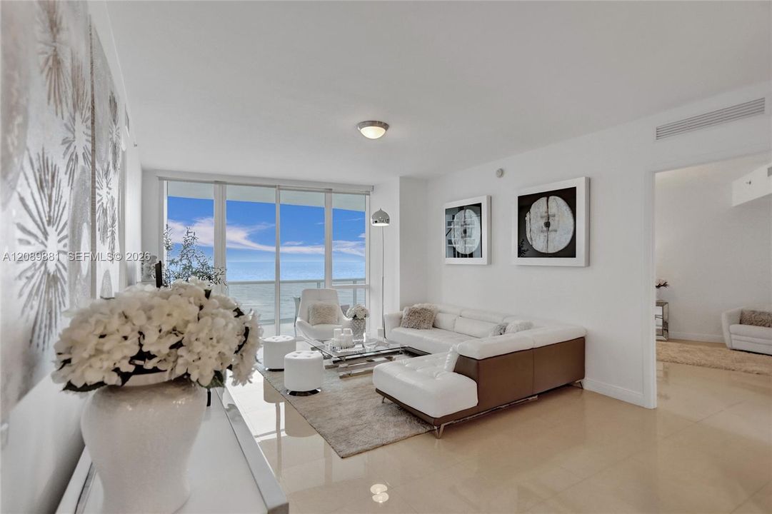 For Rent: $8,800 (3 beds, 3 baths, 1962 Square Feet)