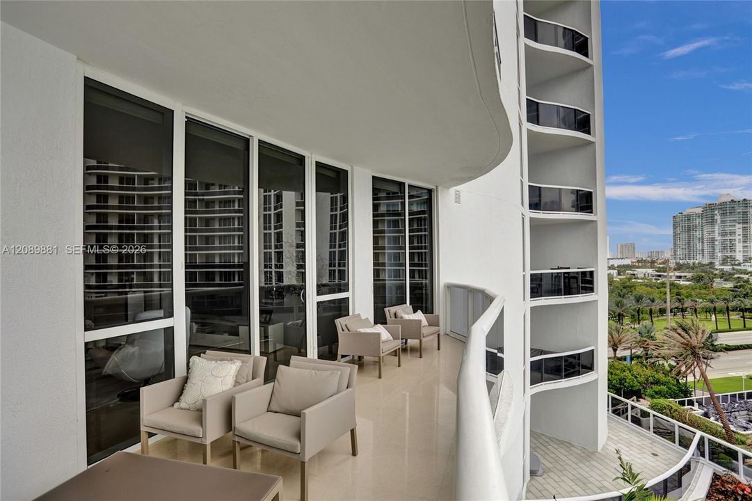 For Rent: $8,800 (3 beds, 3 baths, 1962 Square Feet)