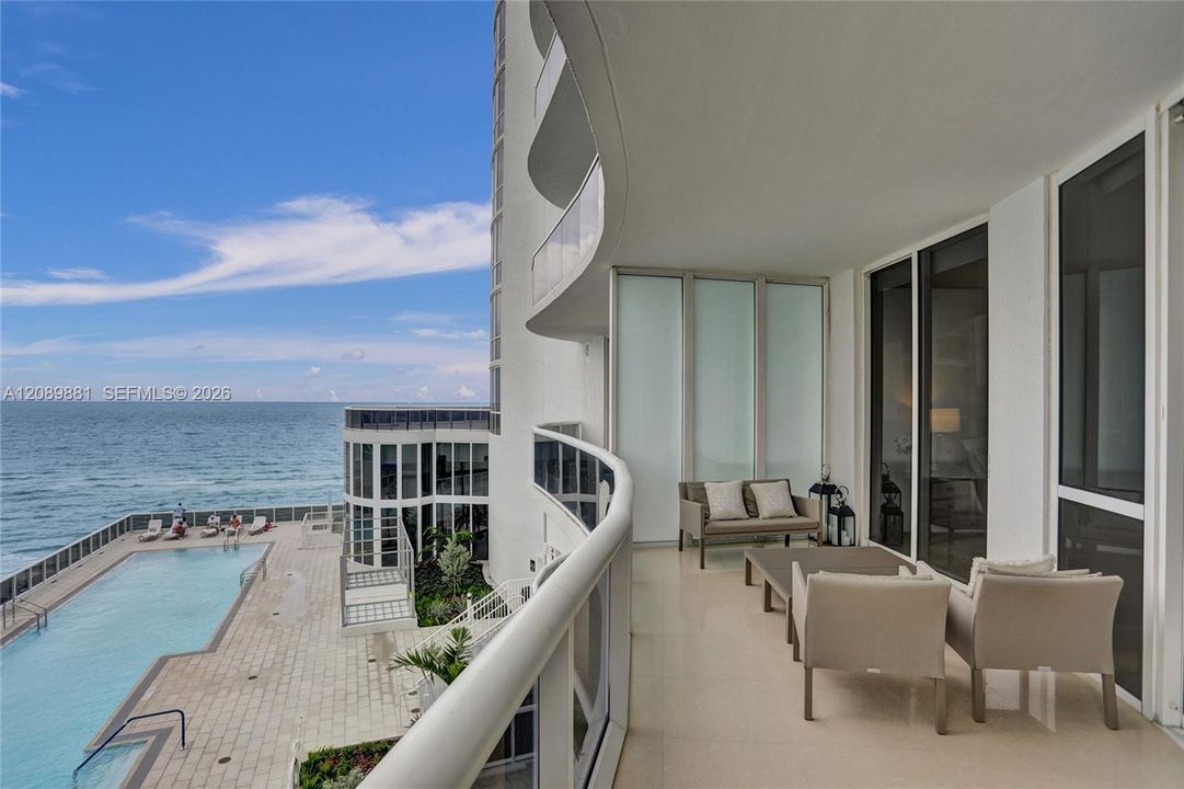 For Rent: $8,800 (3 beds, 3 baths, 1962 Square Feet)