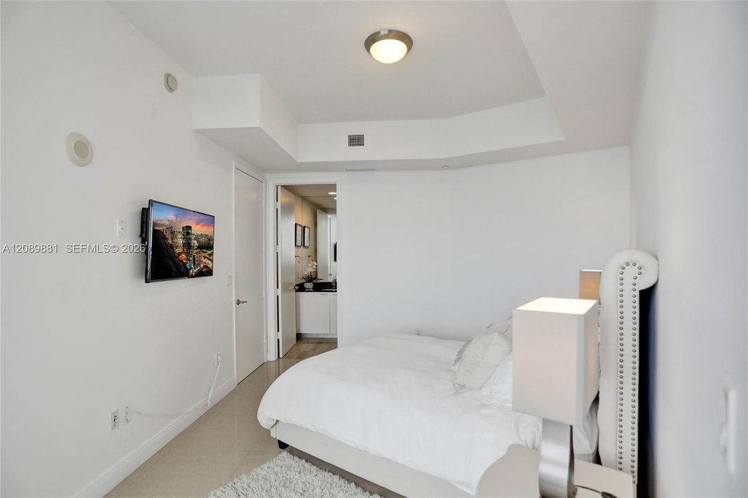 For Rent: $8,800 (3 beds, 3 baths, 1962 Square Feet)