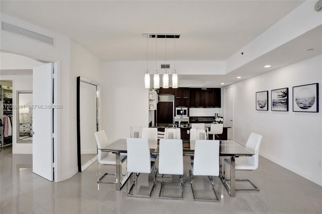 For Rent: $8,800 (3 beds, 3 baths, 1962 Square Feet)