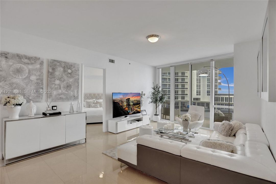 For Rent: $8,800 (3 beds, 3 baths, 1962 Square Feet)
