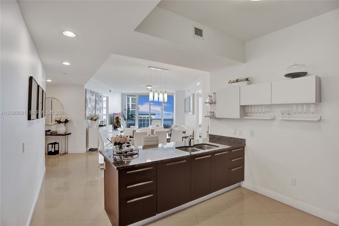 For Rent: $8,800 (3 beds, 3 baths, 1962 Square Feet)