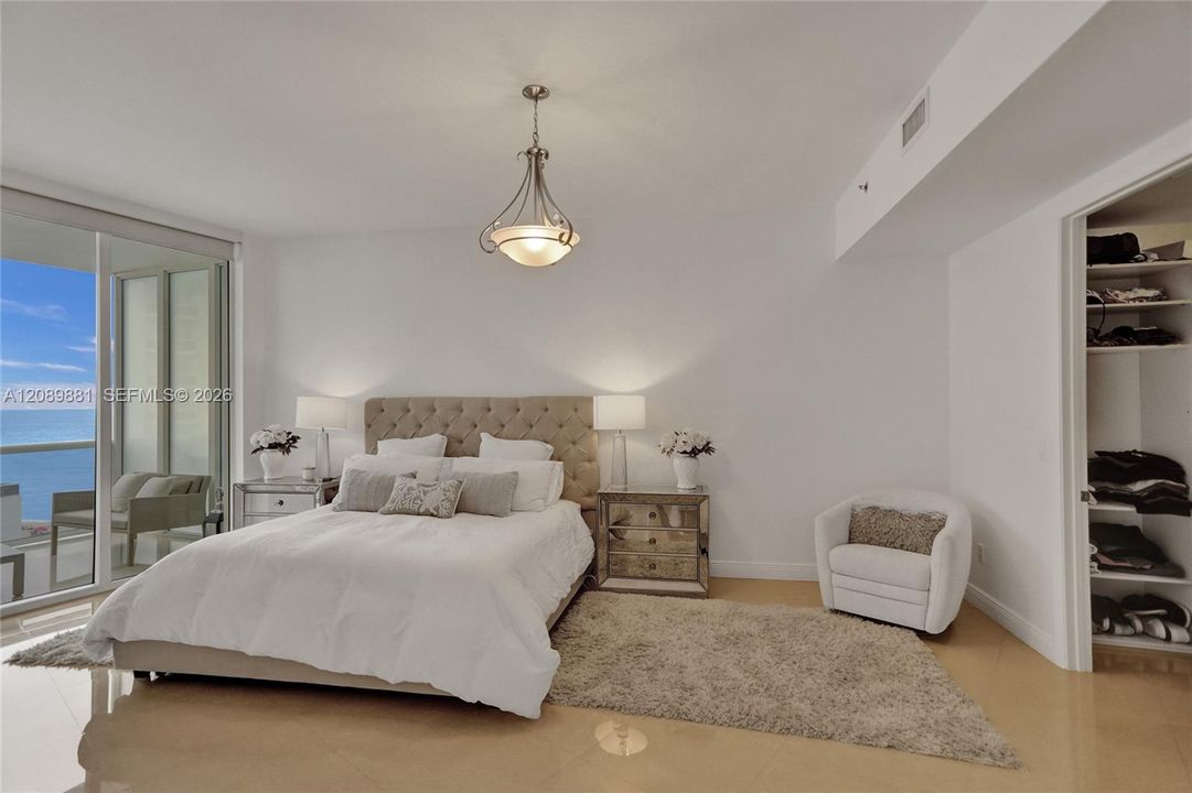 For Rent: $8,800 (3 beds, 3 baths, 1962 Square Feet)