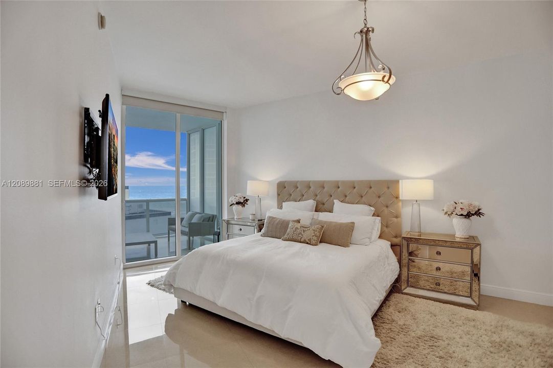 For Rent: $8,800 (3 beds, 3 baths, 1962 Square Feet)