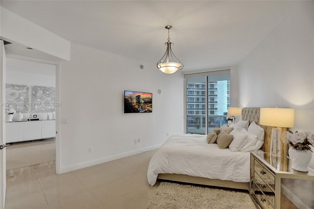 For Rent: $8,800 (3 beds, 3 baths, 1962 Square Feet)