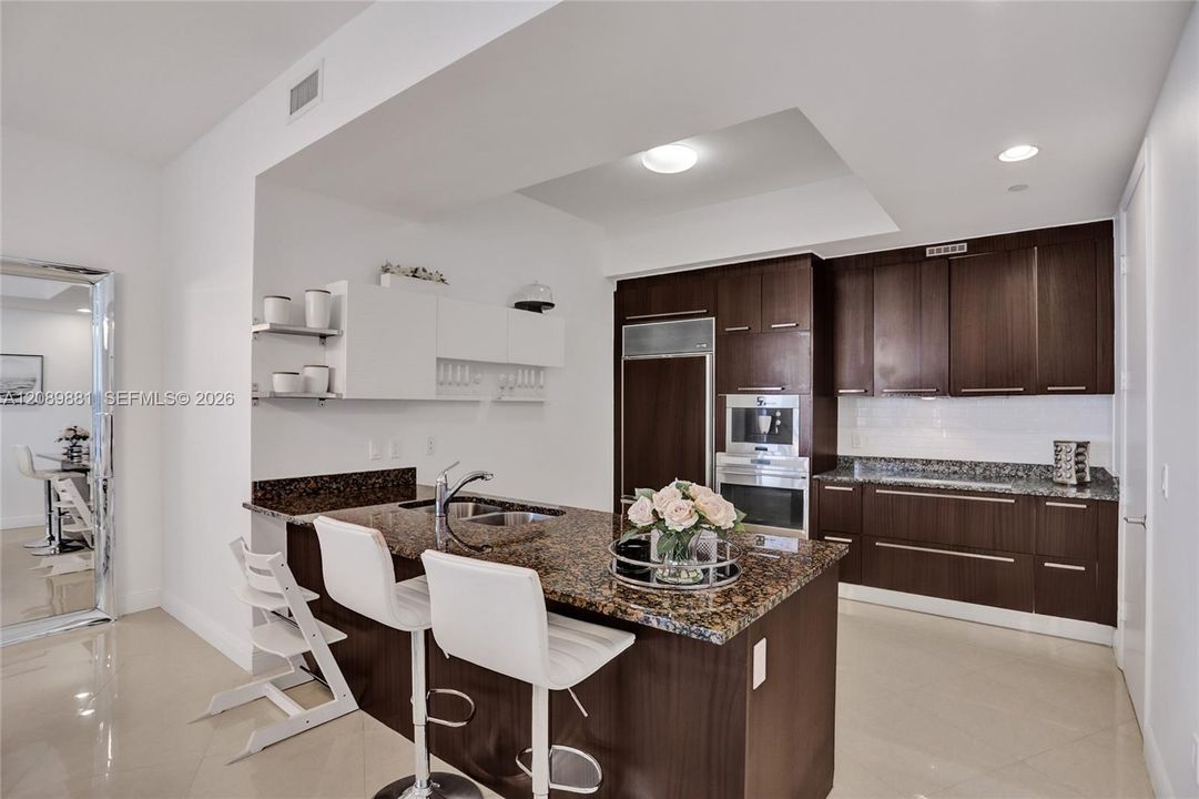 For Rent: $8,800 (3 beds, 3 baths, 1962 Square Feet)