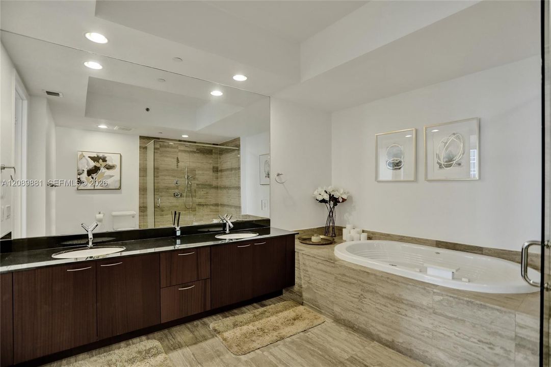 For Rent: $8,800 (3 beds, 3 baths, 1962 Square Feet)