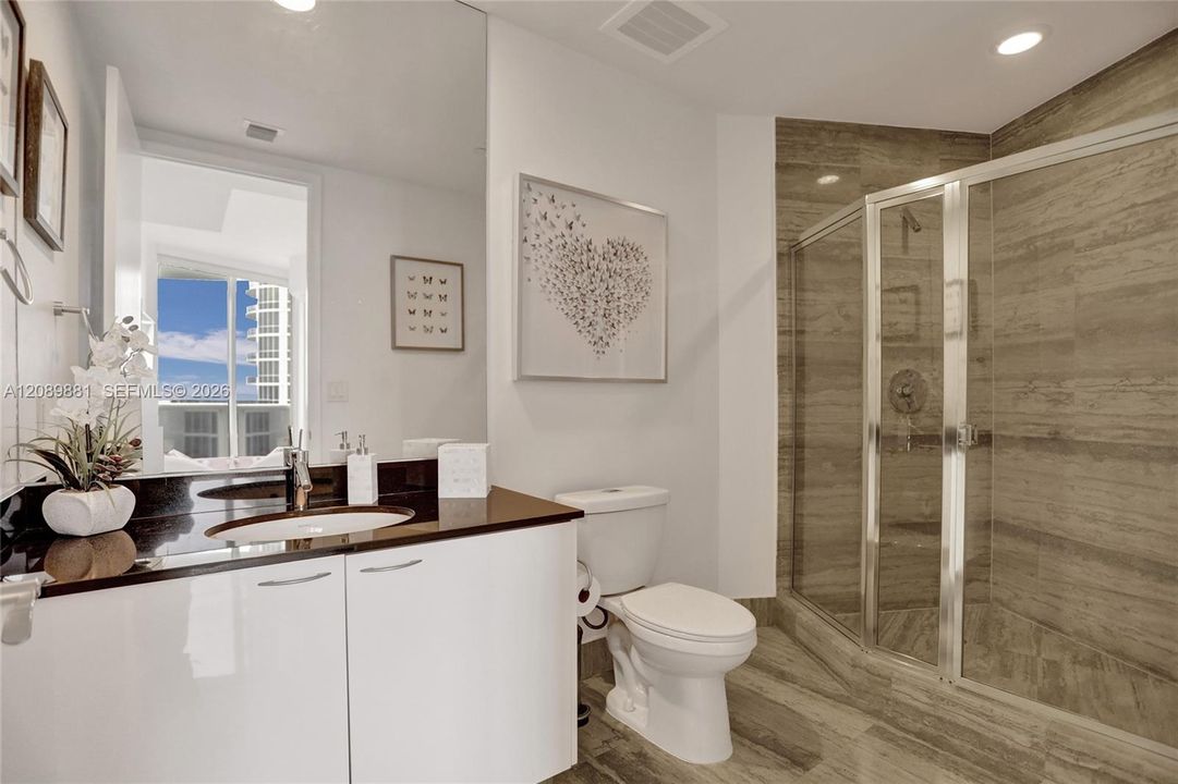 For Rent: $8,800 (3 beds, 3 baths, 1962 Square Feet)