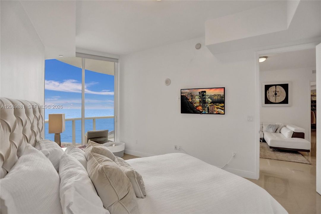 For Rent: $8,800 (3 beds, 3 baths, 1962 Square Feet)
