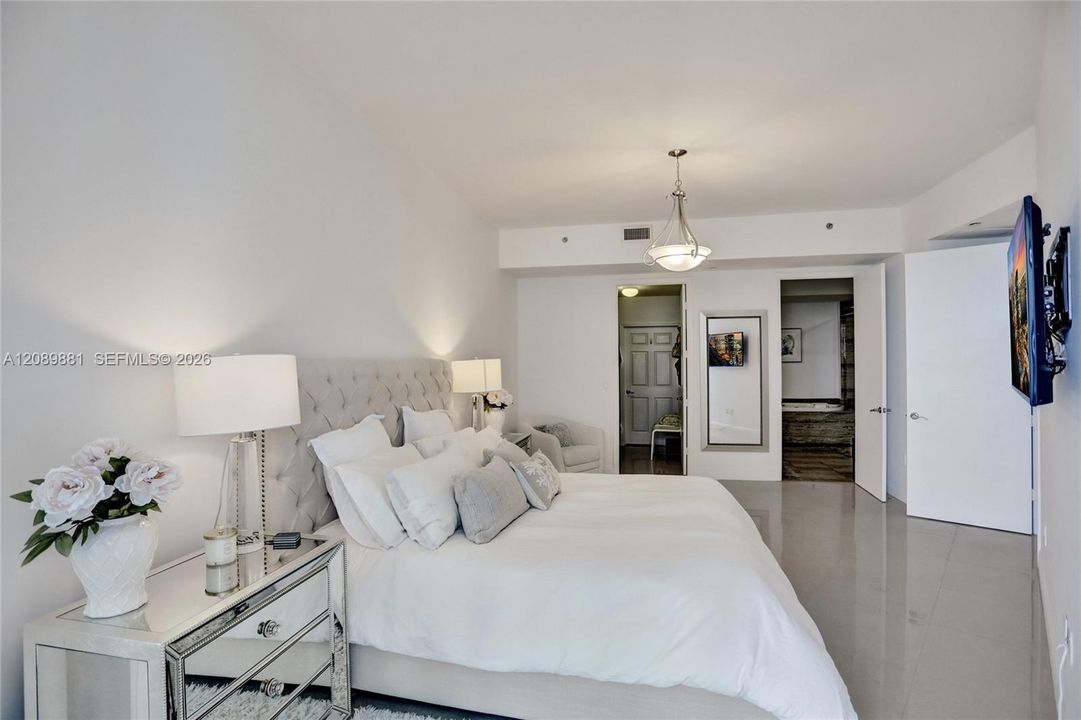 For Rent: $8,800 (3 beds, 3 baths, 1962 Square Feet)