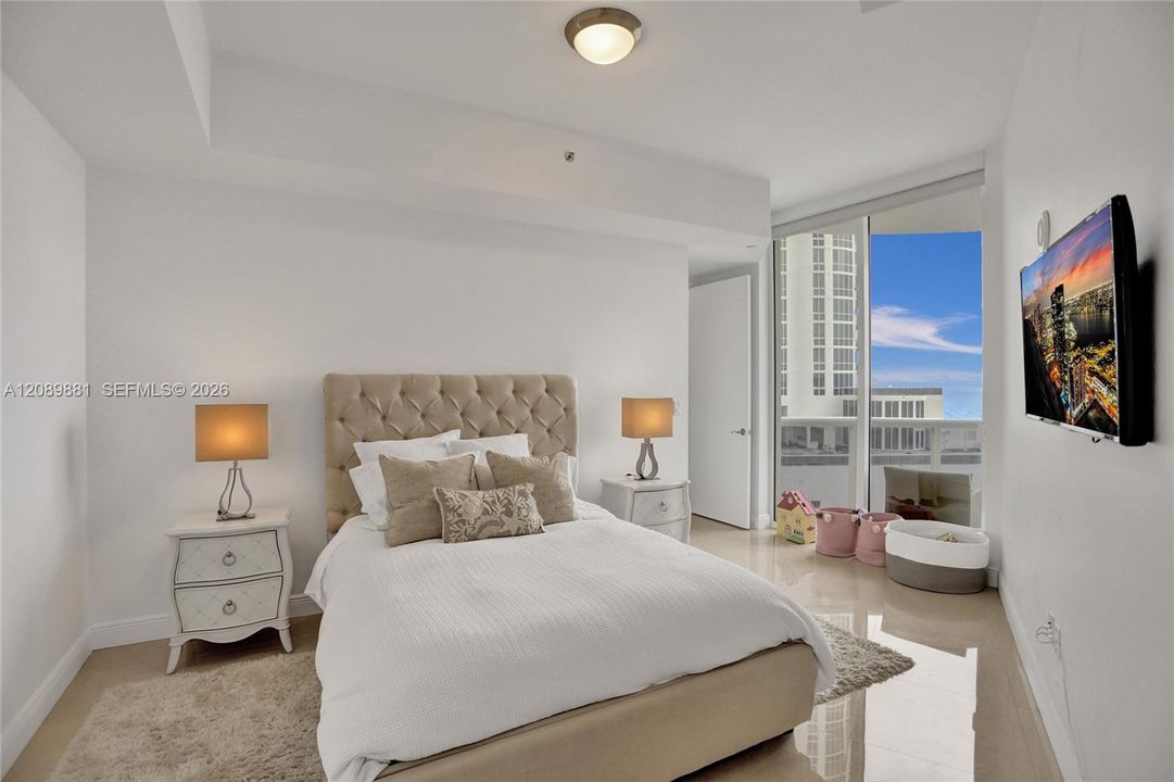 For Rent: $8,800 (3 beds, 3 baths, 1962 Square Feet)