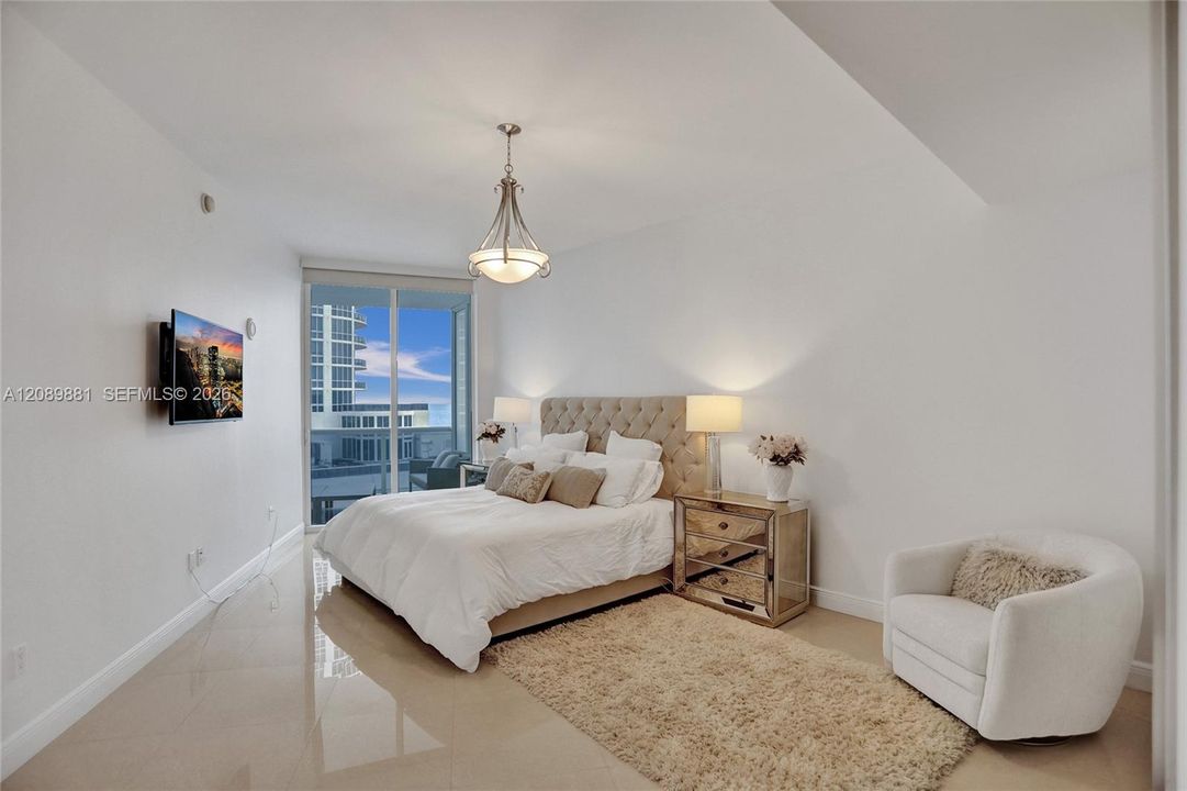 For Rent: $8,800 (3 beds, 3 baths, 1962 Square Feet)