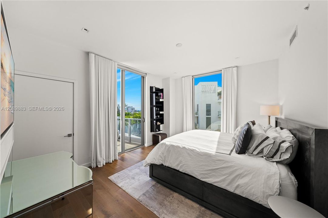 For Sale: $7,250,000 (3 beds, 3 baths, 2778 Square Feet)