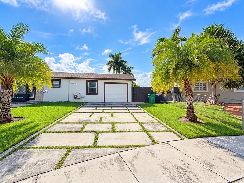 For Rent: $1,600 (1 beds, 1 baths, 1702 Square Feet)