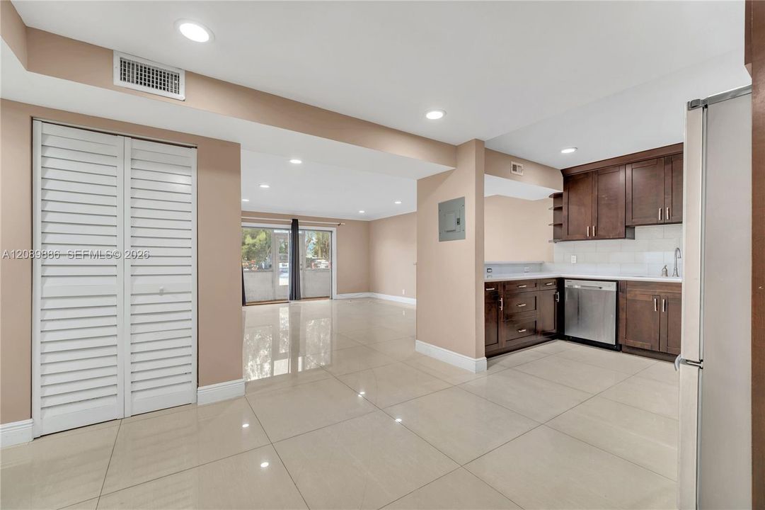 В аренду: $1,750 (2 спален, 2 ванн, 1220 Квадратных фут)