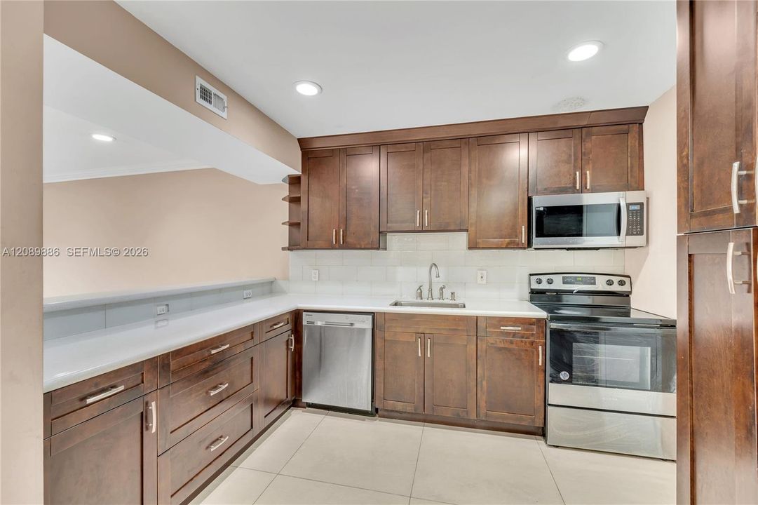 В аренду: $1,750 (2 спален, 2 ванн, 1220 Квадратных фут)