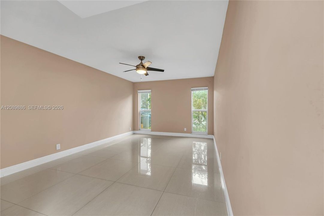 В аренду: $1,750 (2 спален, 2 ванн, 1220 Квадратных фут)