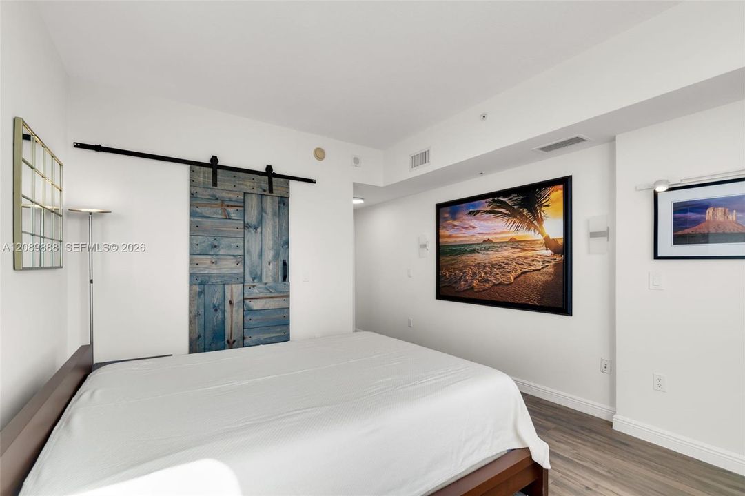 For Sale: $515,000 (2 beds, 2 baths, 1084 Square Feet)