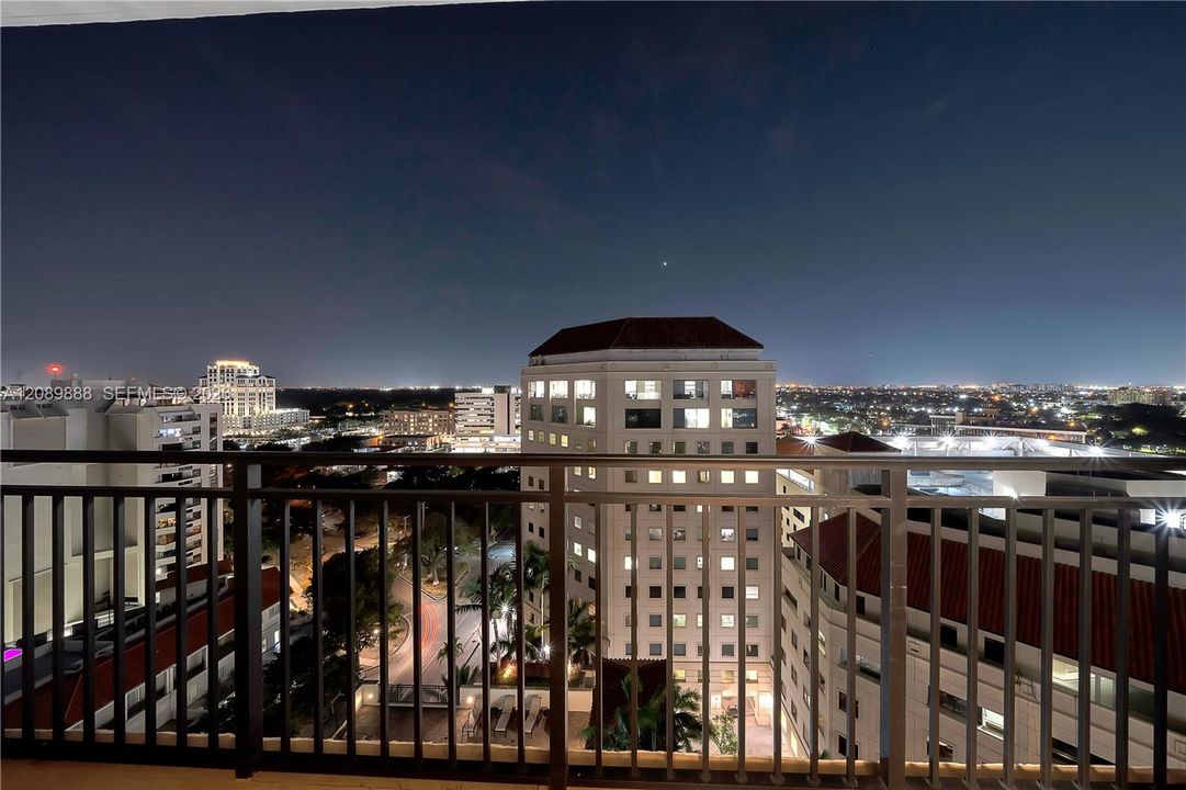 For Sale: $515,000 (2 beds, 2 baths, 1084 Square Feet)