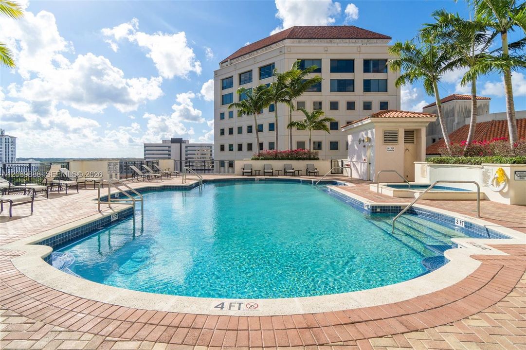 For Sale: $515,000 (2 beds, 2 baths, 1084 Square Feet)