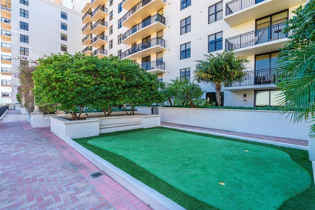 For Sale: $515,000 (2 beds, 2 baths, 1084 Square Feet)