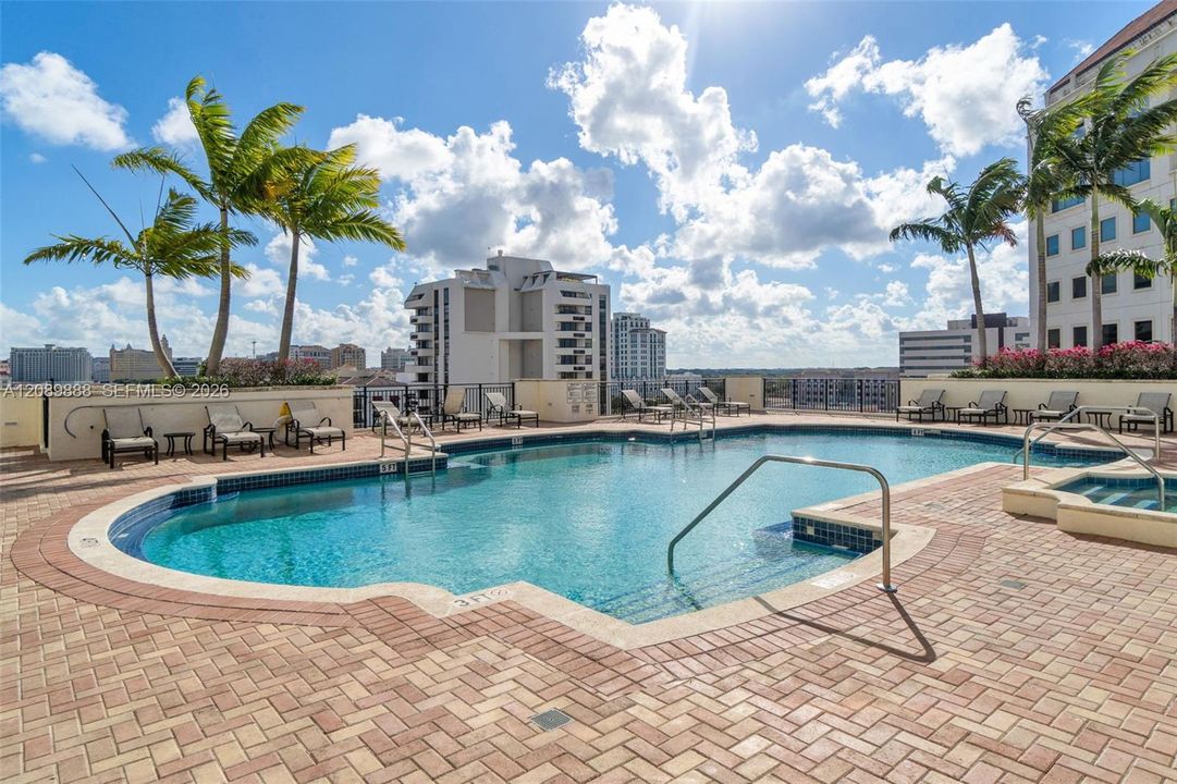 For Sale: $515,000 (2 beds, 2 baths, 1084 Square Feet)