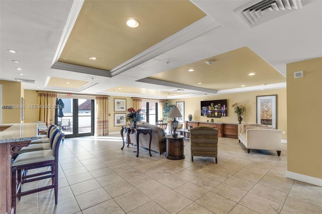For Sale: $515,000 (2 beds, 2 baths, 1084 Square Feet)