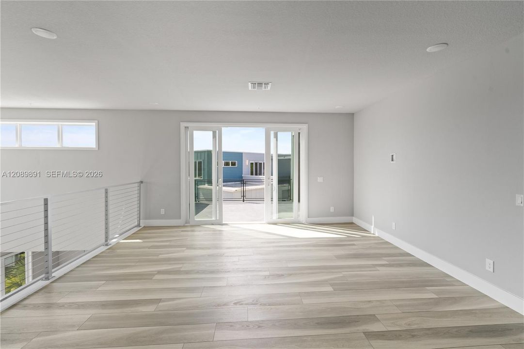 На продажу: $420,000 (5 спален, 4 ванн, 1726 Квадратных фут)