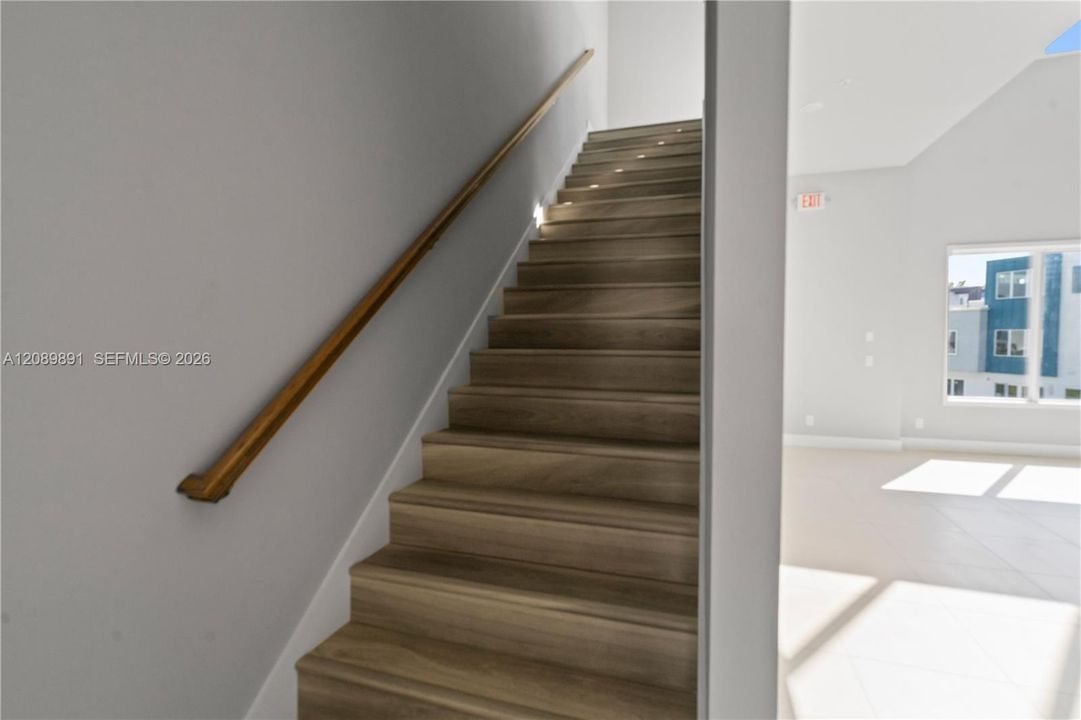На продажу: $420,000 (5 спален, 4 ванн, 1726 Квадратных фут)