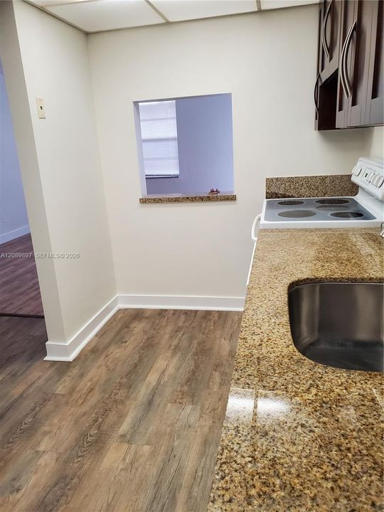 For Sale: $110,000 (1 beds, 1 baths, 605 Square Feet)