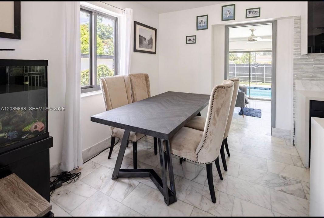 En Venta: $745,000 (3 camas, 2 baños, 1083 Pies cuadrados)