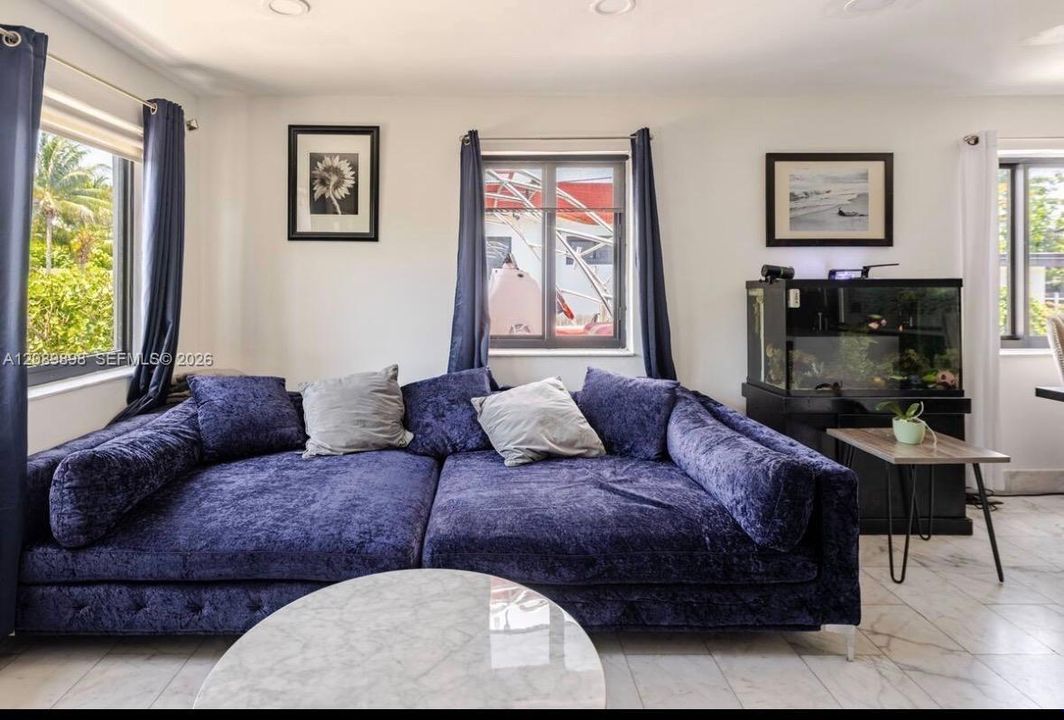 En Venta: $745,000 (3 camas, 2 baños, 1083 Pies cuadrados)